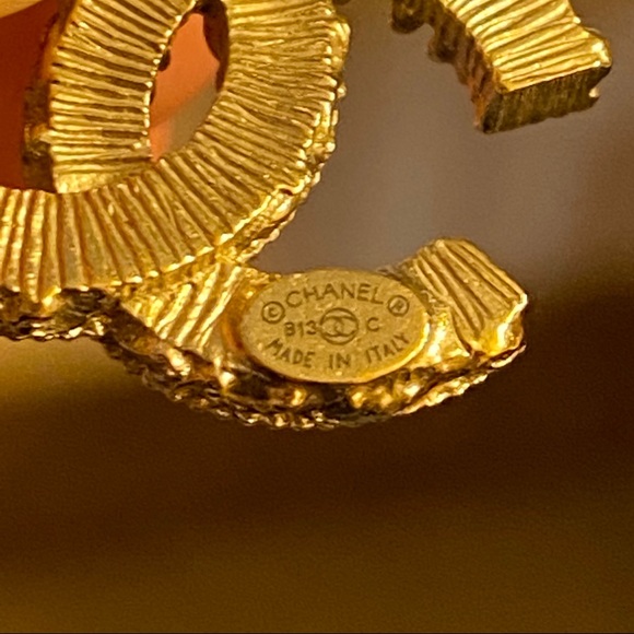 Chanel cc earrings- Sold!🌟🌟🌟 - Picture 4 of 12